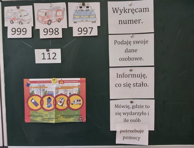 dziewczynki sprawdzają oddech (3).jpg