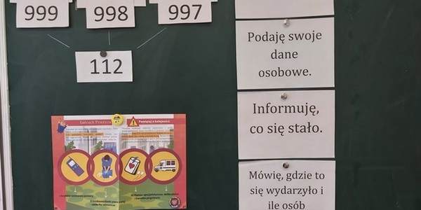 dziewczynki sprawdzają oddech (3).jpg