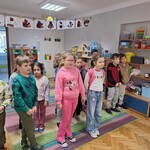 Uczennice recytują wiersz..jpg
