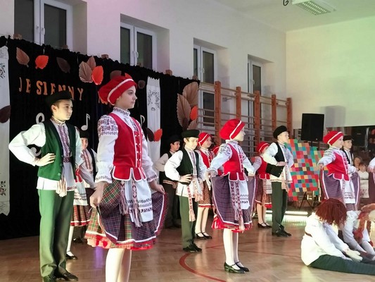 dzieci podczas występów (1).jpg