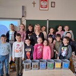 Dzieci uczestniczą w warsztatach..jpg