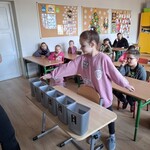 Uczniowie na warsztatach ekologicznych (1).jpg