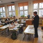 Uczniowie w klasie podczas Żywej lekcjii hiistorii (6).JPG