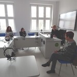 Uczniowie w klasie podczas Żywej lekcjii hiistorii (10).JPG