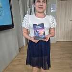 Dzieci prezentują swoje ulubione książki (7).jpg