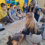 Układanie ciała w pozycji bocznej..jpg