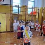 Uczniowie czekają na konkurencję..jpg