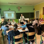 Uczniowie uczestniczą w warsztatach ze sklali 6.jpg