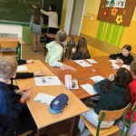 Uczniowie uczestniczą w warsztatach ze sklali 4.jpg