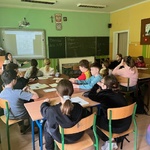 Uczniowie uczestniczą w warsztatach ze sklali 7.jpg