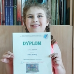 uczennica z dyplomem