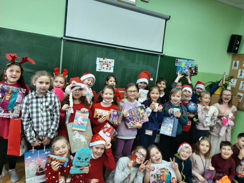 Mikołajki dzieci z kl. 2a.jpg