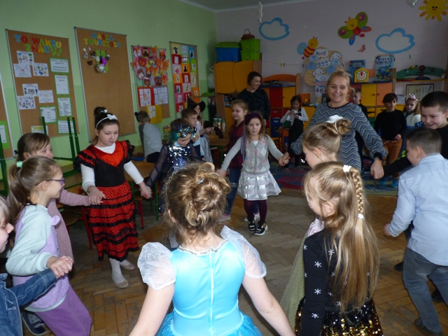 Taniec w kółeczku 2a