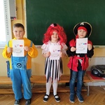 1. Zdobywcy 1,2,i 3 miejsca w konkursie na przebranie..jpg