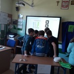 uczniowie naradzają się