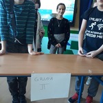 uczniowie przed familiadą