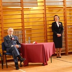 Pani Dyrektor szkoły i Tadeusz Chwiedź Prezes Związku Sybiraków słuchają Jerzego Bołtuć..jpg