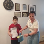 Pani Dyrektor wręcza nagrodę